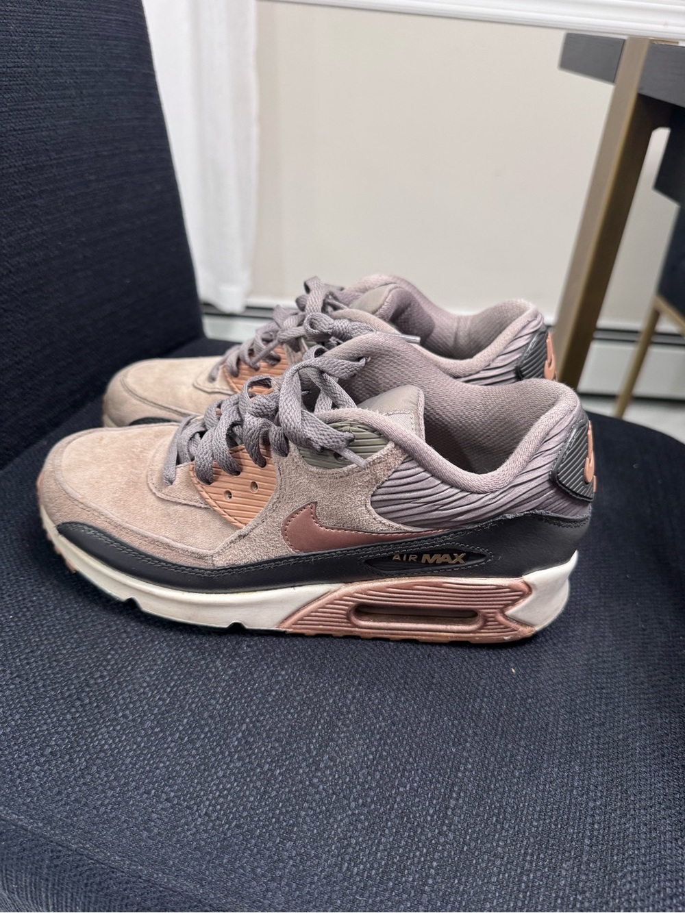 Nike Air Max Sneakers in green gray  and Rose Gold Accent